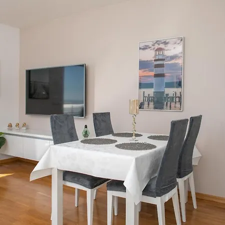 The View Nh * Макарска